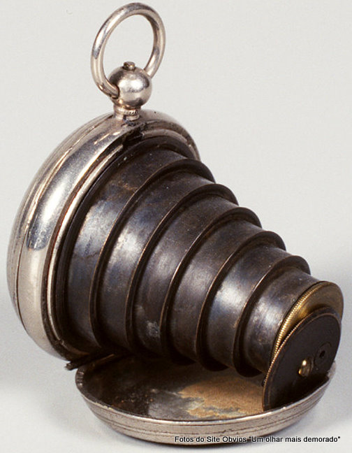 C&acirc;mera rel&oacute;gio Lancaster - 1886
