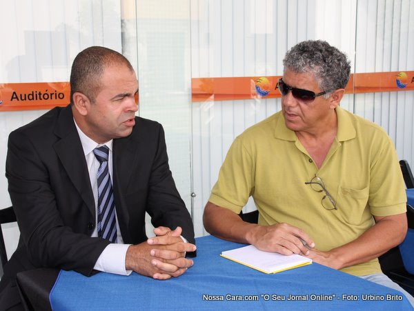O nosso parceiro Teoney Guerra entrevista o presidente que deixava o mandato Gutemberg Pereira Sousa (de terno)
