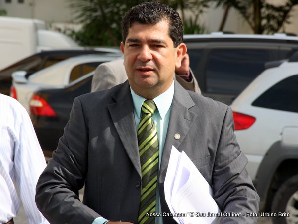 Marcos Eriberto ainda presidente eleito no momento em que chegava para tomar posse
