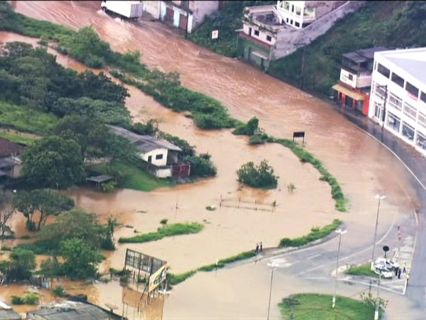 Chuva castigou a cidade de Franco da Rocha (Foto: Reprodu&ccedil;&atilde;o/ TV Globo)
