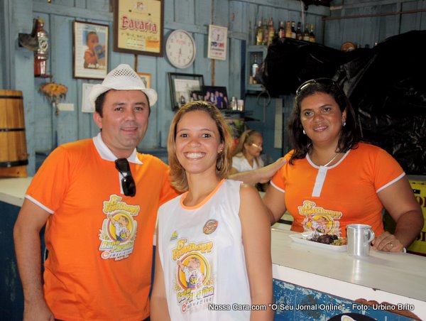 Nilson e Ant&ocirc;nia (camisa amarela) e uma amiga 