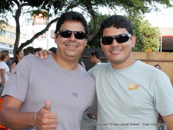 Leandro Lopes com Silvio Naziozeno 