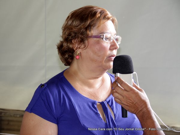 Eliane Menezes, sendo entrevistada pelo companheiro Evandro Lima da Ativa FM