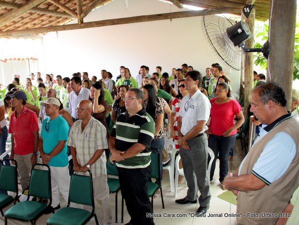 Nesta imagem um momento para falar com Deus quando todos os presentes resaram um Pai Nosso pra come&ccedil;ar o dia