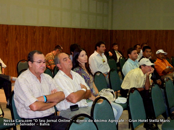 Comitiva de produtores de Itabela em primeiro plano da esq/direita Idálicio Vianna (Sindicato dos Produtores Rurais) e Romeu Guerra (cafeicultor)