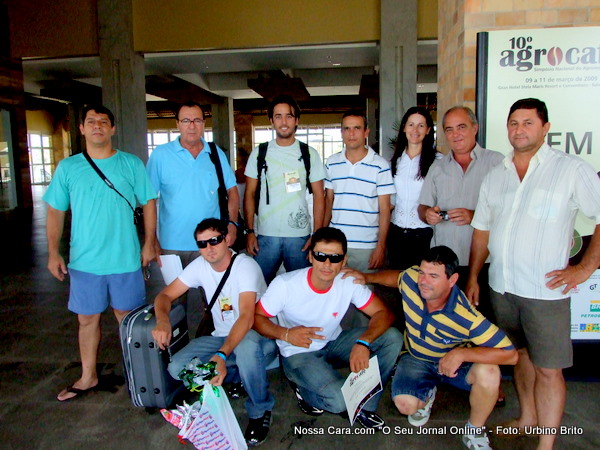 Parte da comitiva de Itabela na saída do hotel