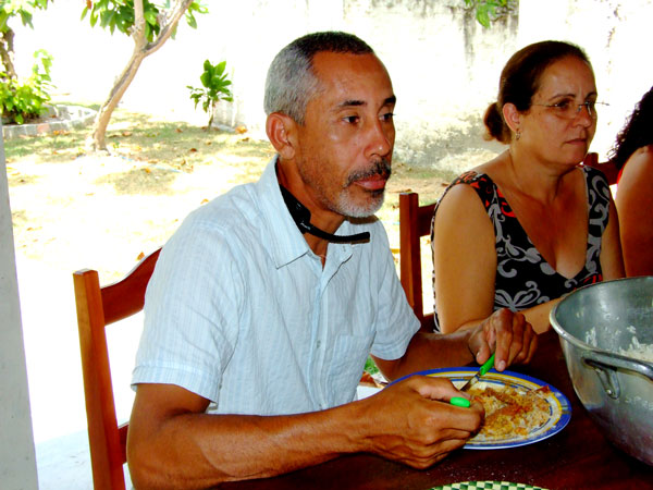 Eduardo Midlej Caf&eacute;, instrutor do Senar durante o almo&ccedil;o do pessoal do curso na sede do Sindicato
