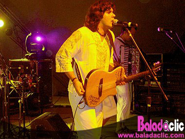 Em primeiro plano Norberto o l&iacute;der da banda