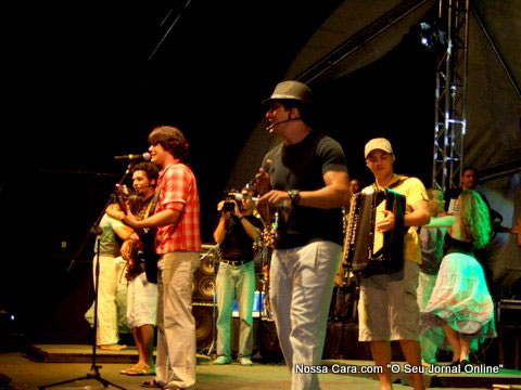 A banda durante a grava&ccedil;&atilde;o do DVD em Jequi&eacute; dia 20/12/2008 