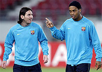Guardiola quer ter Messi e Ronaldinho no in&iacute;cio da pr&oacute;xima temporada europ&eacute;ia