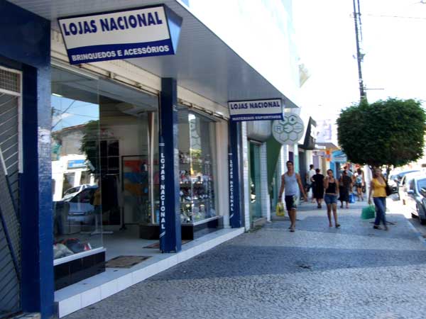 Lojas da Avenida Porto Seguro, funcionando