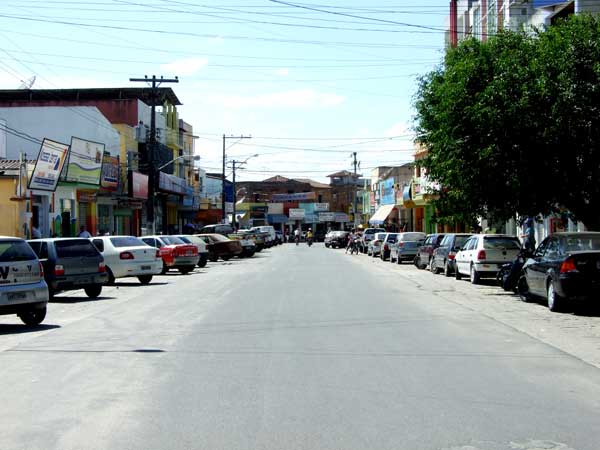 Na rua 5 de novembro 90% do com&eacute;rcio aberto