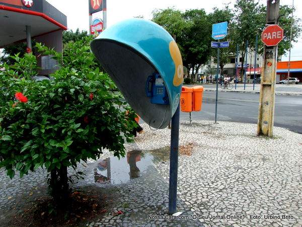 Orelh&atilde;o no in&iacute;cio da Av. Porto Seguro em frente a Pra&ccedil;a da bandeira, tamb&eacute;m pifado