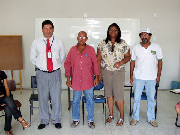 Da esq/direita Jo&atilde;o (gov. estadual) Natanael (trabalhadores rurais) e Leila a instrutora do curso