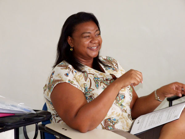 Leila Gleide S. dos Santos, psicopedagoga que est&aacute; ministrando a primeira parte do curso 