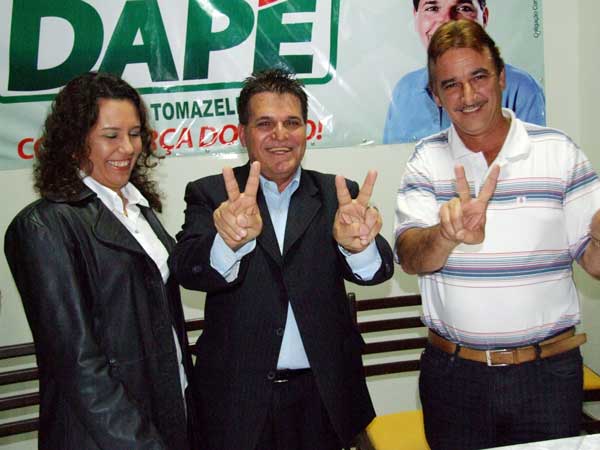 Cord&eacute;lia, Paulo Dap&eacute; e o vice Ailton Tomazelli    -    Foto: Jota G&oacute;is