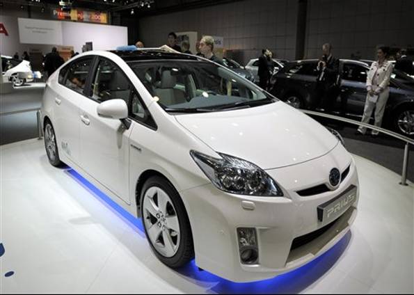 10) Toyota Prius - Toyota Prius, com motor h&iacute;brido (a combust&atilde;o e el&eacute;trico), (Foto: Eckehard Schulz/AP)