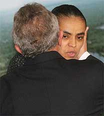 Marina Silva com Lula em cerim&ocirc;nia no Planalto no &uacute;ltimo dia 8; foi a &uacute;ltima apari&ccedil;&atilde;o p&uacute;blica da ministra com o presidente. Veja v&iacute;deo 