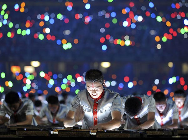   Um show de m&uacute;sica e luz no Est&aacute;dio Ol&iacute;mpico  Ag&ecirc;ncia / Reuters 