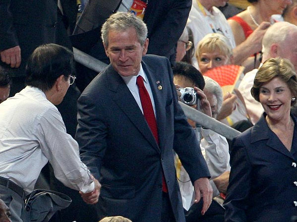   O presidente dos EUA, George W. Bush, comparece &agrave; festa  Ag&ecirc;ncia / Reuters 