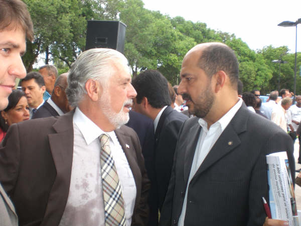 Rob&eacute;rio e Jaques Wagner em encontro na Secretaria de Seguran&ccedil;a P&uacute;blica