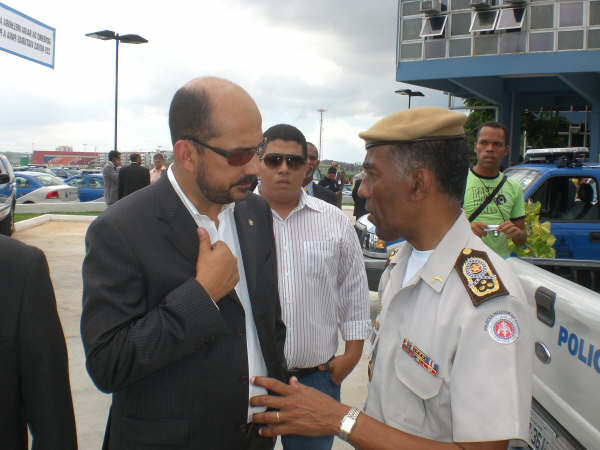 Prefeito Rob&eacute;rio com o Comandante da PM-BA, Cel. PM Nilton Regis Mascarenhas