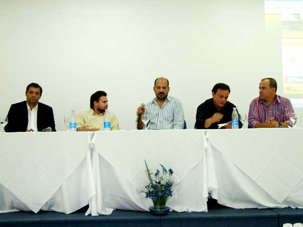 Momento do anuncio da vinda do frigor&iacute;fico