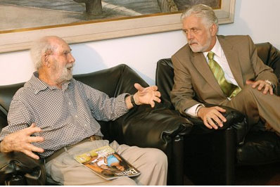 Frans Krajcberg em bate papo com o governador Jaques Wagner
