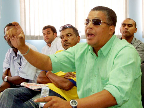 O radialista Jota Bastos, questiona os representantes da Renova Energia.