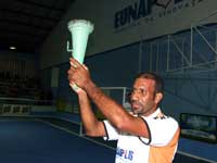 O grande jogador Tico, carregando a Tocha Olimpica durante a abertura dos Jogos Abertos do Interior 2008