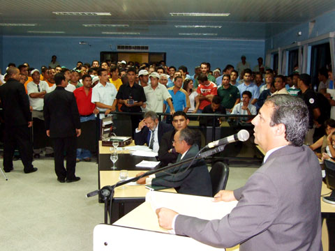 Verador Vasco Queiroz discursa durante a sess&atilde;o