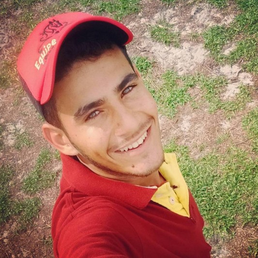 Foto: Rafael Menezes, de 20 anos, está internado no Sobrasa. Seu estado de saúde é grave - Foto reprodução Facebook
