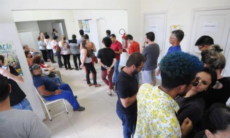 Foto: Leandro Couri/EM/DA Press) - Fila à espera da dose no Centro Osvaldo Cruz, no Barro Preto