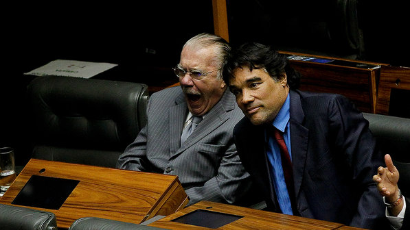 O senador Jos� Sarney boceja durante vota��o em Bras�lia - Alan Marques/Folhapress