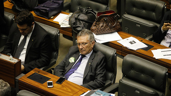 Parlamentares dormem durante vota��o em Bras�lia - Alan Marques/Folhapress