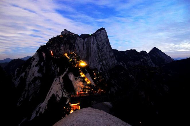 Localizada no Monte Huashan, na China, a trilha  mundialmente conhecida como Caminho da Morte - Foto: Divulgao/Governo da China