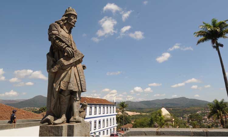 Santu�rio do Bom Jesus de Matosinhos, em Congonhas, abriga obras de Aleijadinho, como o profeta Os�as: tr�s d�cadas do t�tulo comemoradas de janeiro a dezembro, inclusive sendo tema de carnaval 
