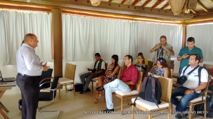 Neste momento o diretor Comercial do Campo Bahia, Siegfried Michel conversa com os jronalistas onde ele passa informaes inportantes sobre o Resort. 