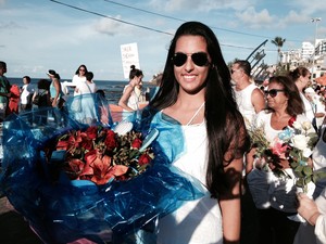 Vit�ria Rezende participa desde crian�a das homenagens a Iemanj� (Foto: Maiana Belo/G1 BA)