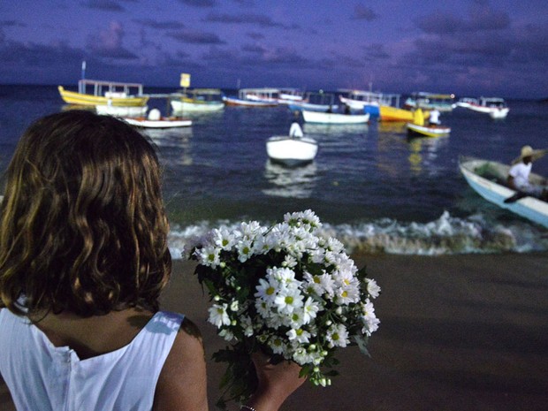 Flores est�o entre os presentes que mais s�o oferecidos a Iemanj�. (Foto: Max Haack/Ag. Haack)