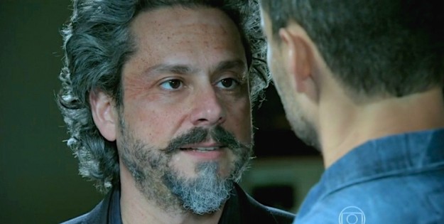 Alexandre Nero (Jos� Alfredo) contracena com Carmo Dalla Vecchia (Maur�lio, de costas) na novela Imp�rio