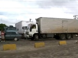 Protesto paralisa estradas no Piau� (Foto: Reprodu��o/TV Globo)