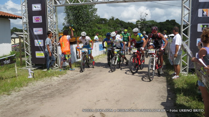 Momento da largada da categoria Elite