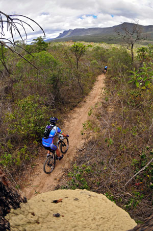 Atleta pedala em Mucug�, na Chapada Dimantina - Foto: Alexandre Cappi / Brasil Ride