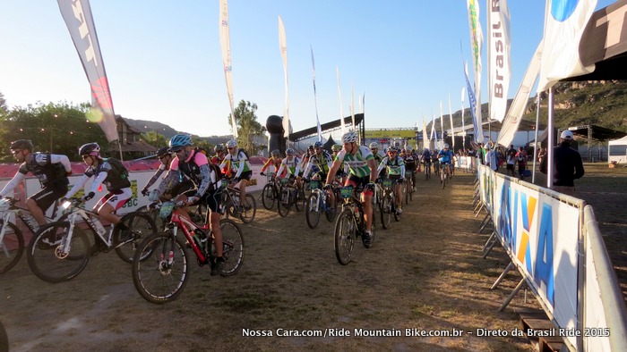 Momento da largada ontem em Mucug� com destino a Rio de Contas