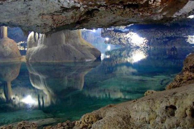 A cerca de centenas de quil�metros de profundidade no subsolo h� tamb�m enormes volumes de �gua, com uma import�ncia fundamental para a compreens�o da din�mica geol�gica do planeta - Foto: Ecoportal.net 