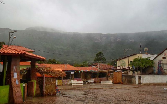 A chuva come�ou a cair na noite desta ter�a-feira na regi�o do Vale do Cap�o - Foto: Meramente Ilustrativa/Marcio Bacelar