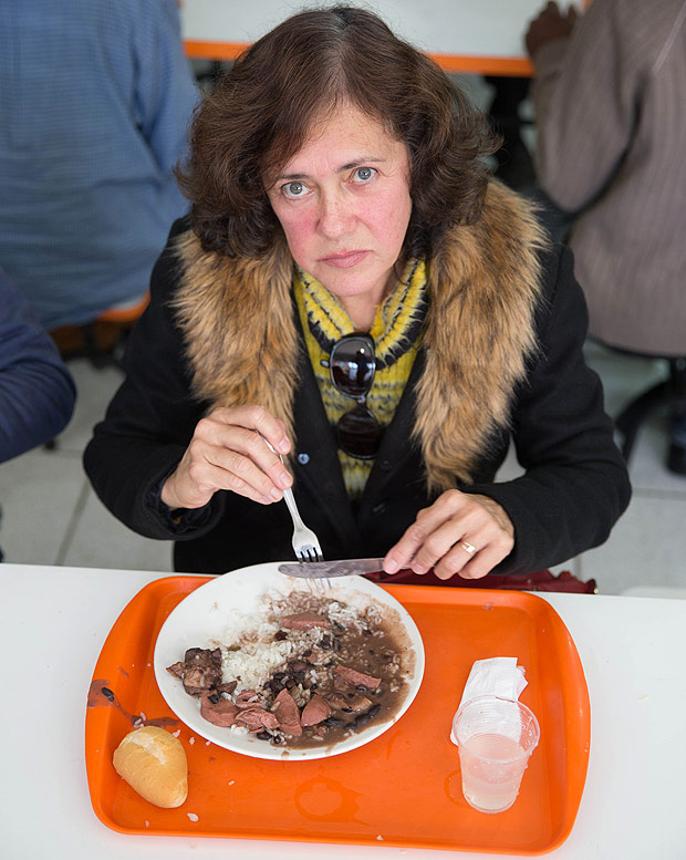 Rejane Araújo em restaurante Bom Prato, em SP - Foto: Danilo Verpa/Folhapress