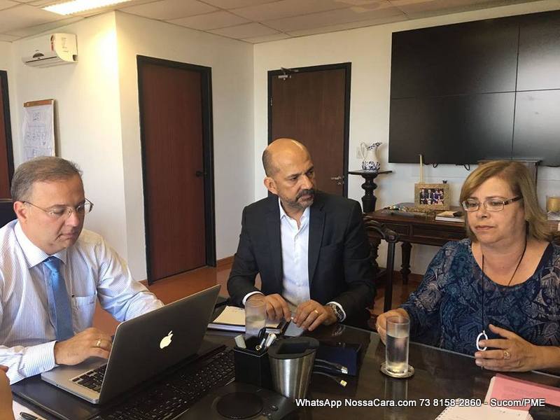 Da esq/direita Vilas Boas (sec. Estado da Sa�de) Rob�rio Oliveira (prefeito Eun�polis) e Stela (sec. Sa�de Eun�polis) em reuni�o em Salvador