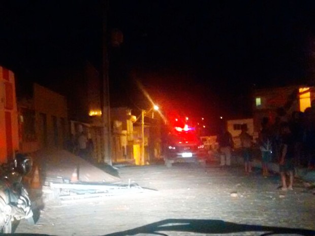 Grupo armado invadiu a cidade de Caetanos durante a madrugada deste sábado (Foto: Polícia Militar Caetanos)